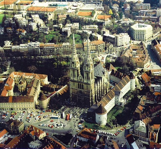 O obnavljanju katedrale od 1990. do 1997. godine